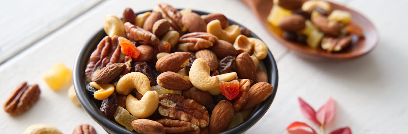 mix nuts and dried fruits