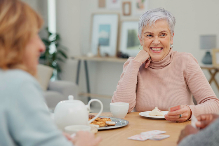 Clermont Park Senior Living Community in Denver, CO - senior woman having coffee with friends