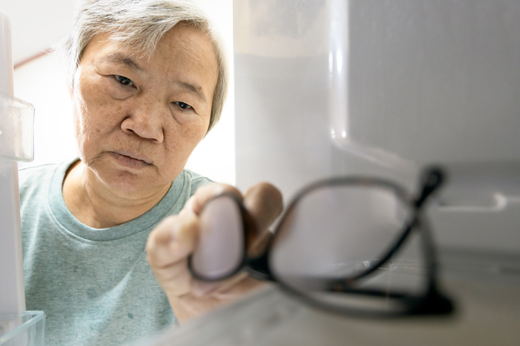 clermont park senior man with dementia symptoms Clermont Park Senior Living Community in Denver, CO - clermont park senior man with dementia symptoms