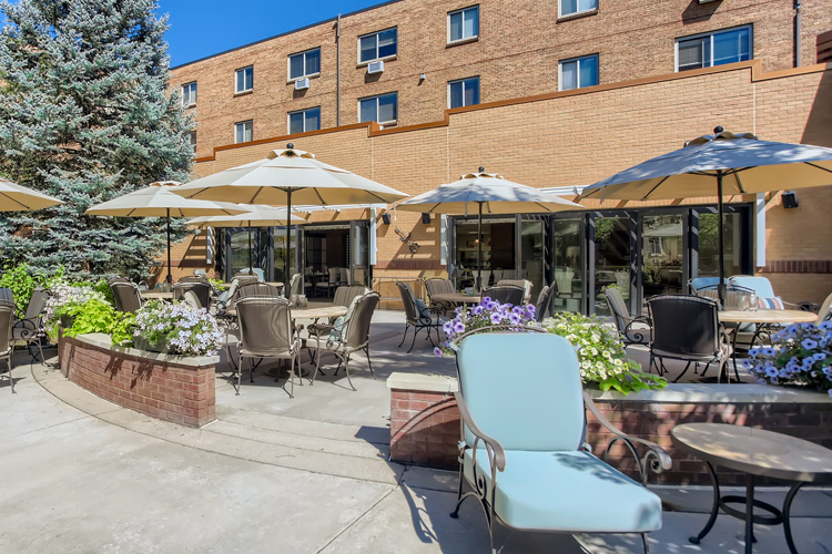 Clermont Park Senior Living Community in Denver, CO - clermont park exterior courtyard